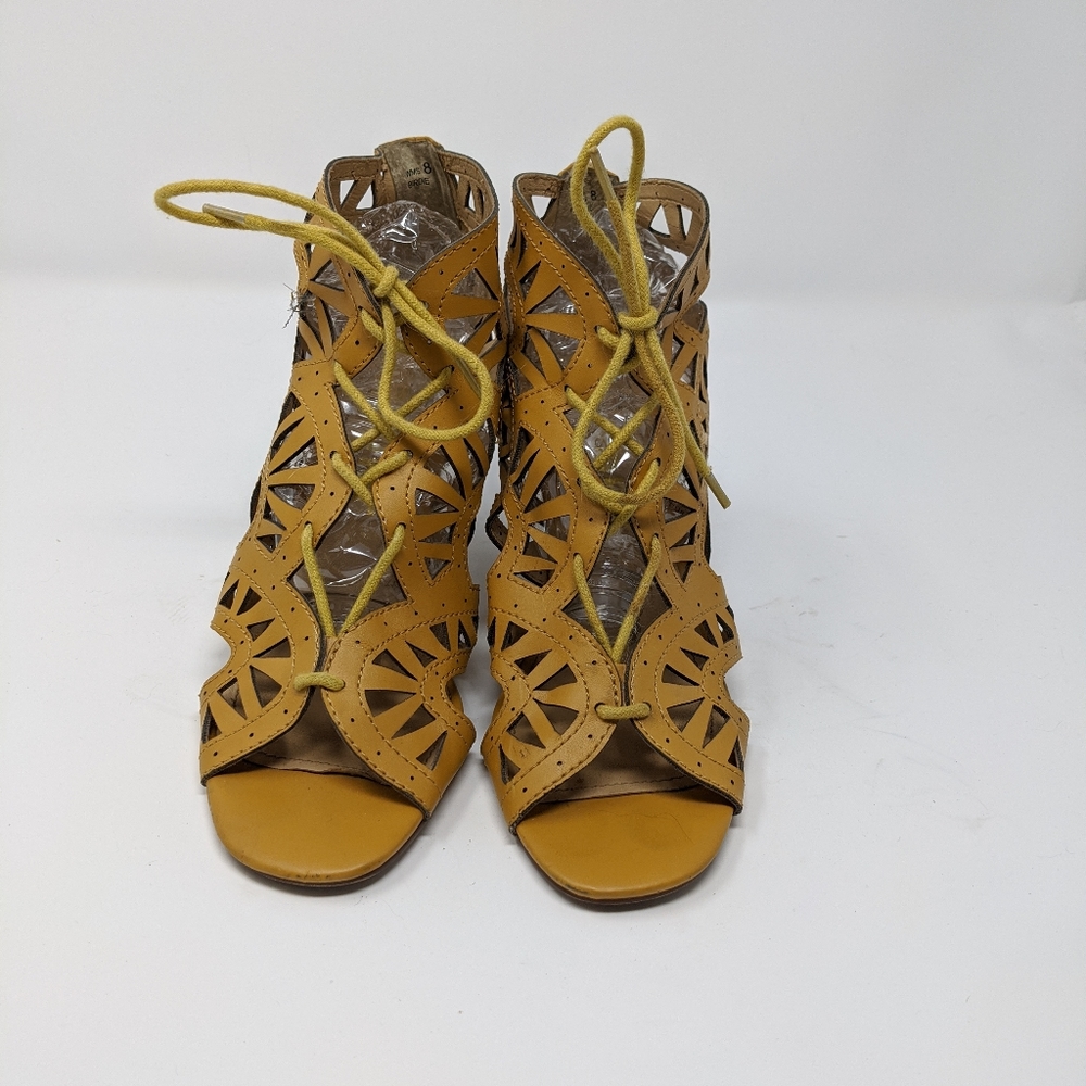 Report Cut-Out Sandals. Perfect for summer! - Picture 3 of 5